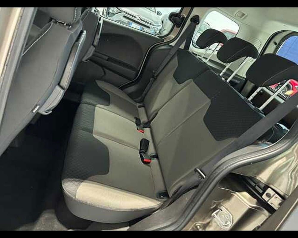 Ford Tourneo Courier usata a Milano (10)