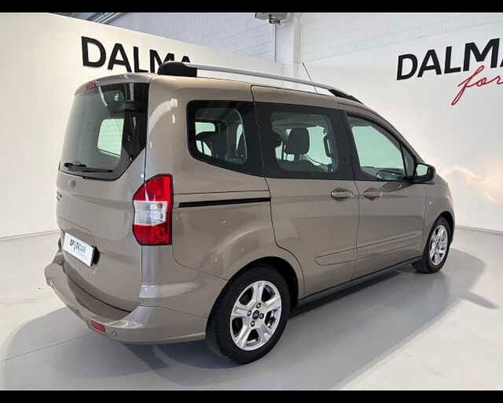 Ford Tourneo Courier usata a Milano (4)