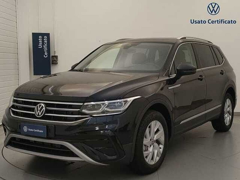 Volkswagen Tiguan Allspace 2.0 TDI SCR DSG 4MOTION Elegance nuova a Busto Arsizio