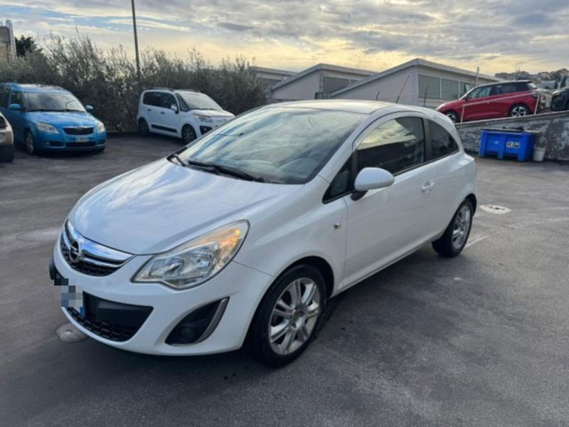 Opel Corsa 1.3 CDTI 75CV F.AP. 3 porte Elective del 2011 usata a Macerata