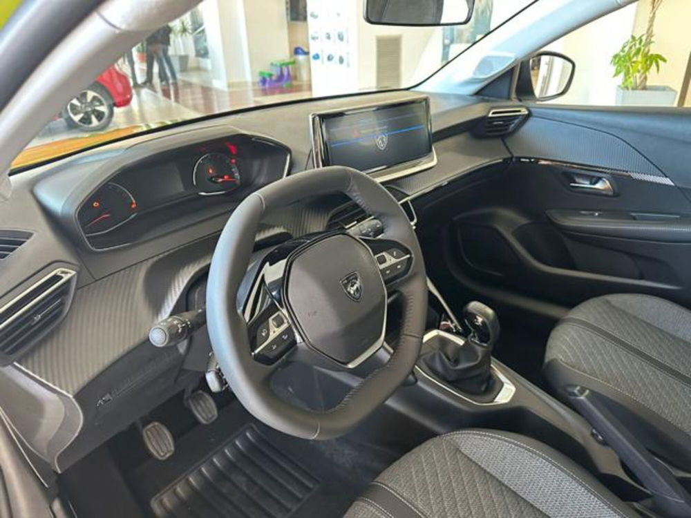 Peugeot 208 nuova a Salerno (10)