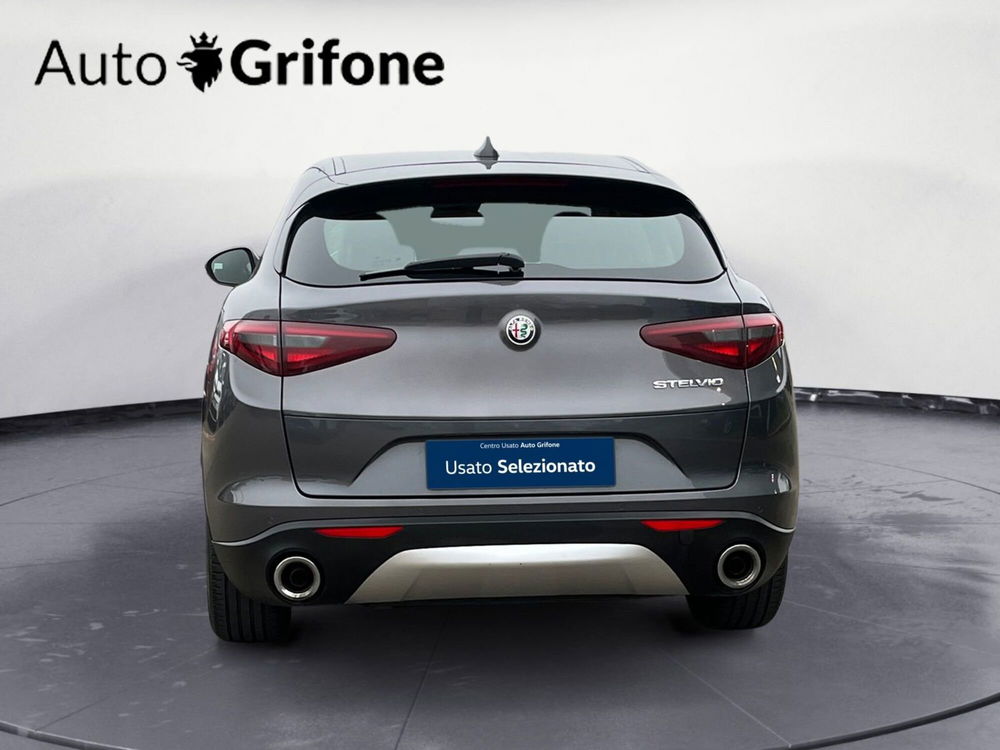 Alfa Romeo Stelvio usata a Modena (4)