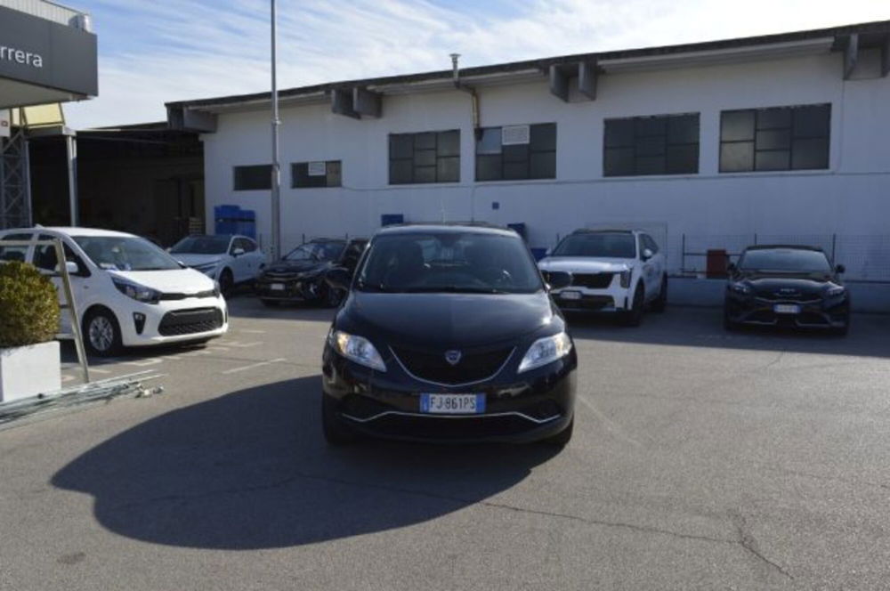 Lancia Ypsilon usata a Latina (2)