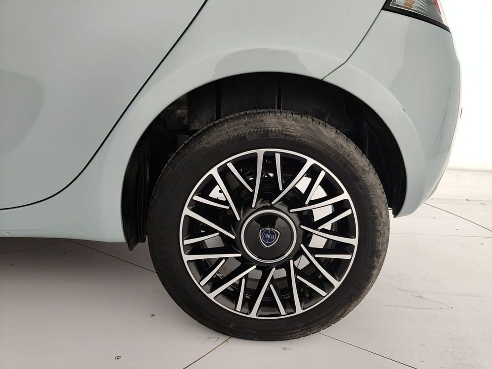 Lancia Ypsilon usata a Caserta (11)