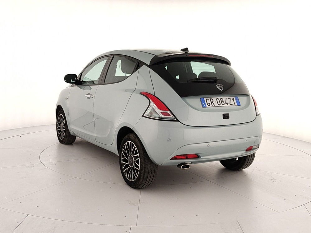 Lancia Ypsilon usata a Caserta (4)