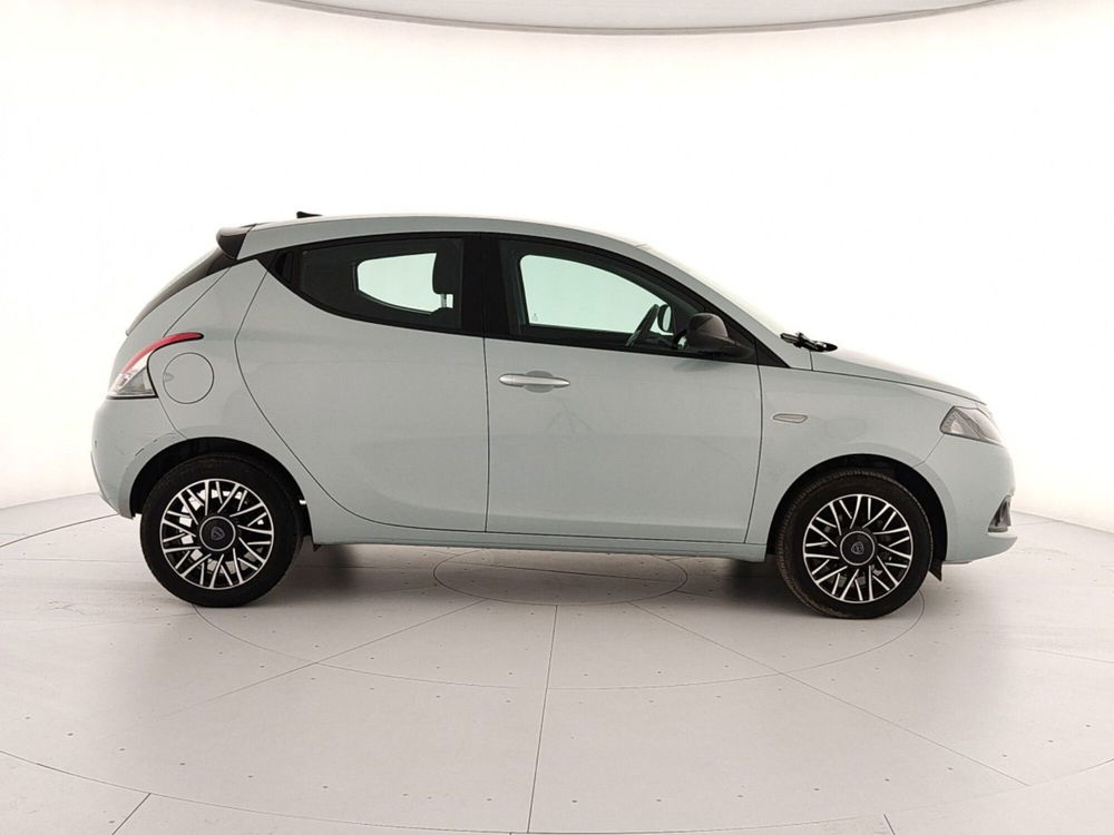 Lancia Ypsilon usata a Caserta (7)