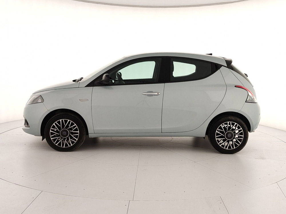 Lancia Ypsilon usata a Caserta (8)