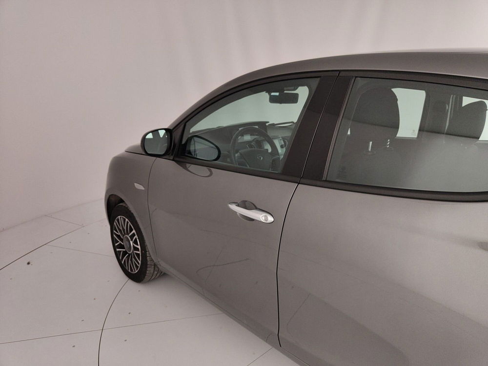 Lancia Ypsilon usata a Caserta (12)