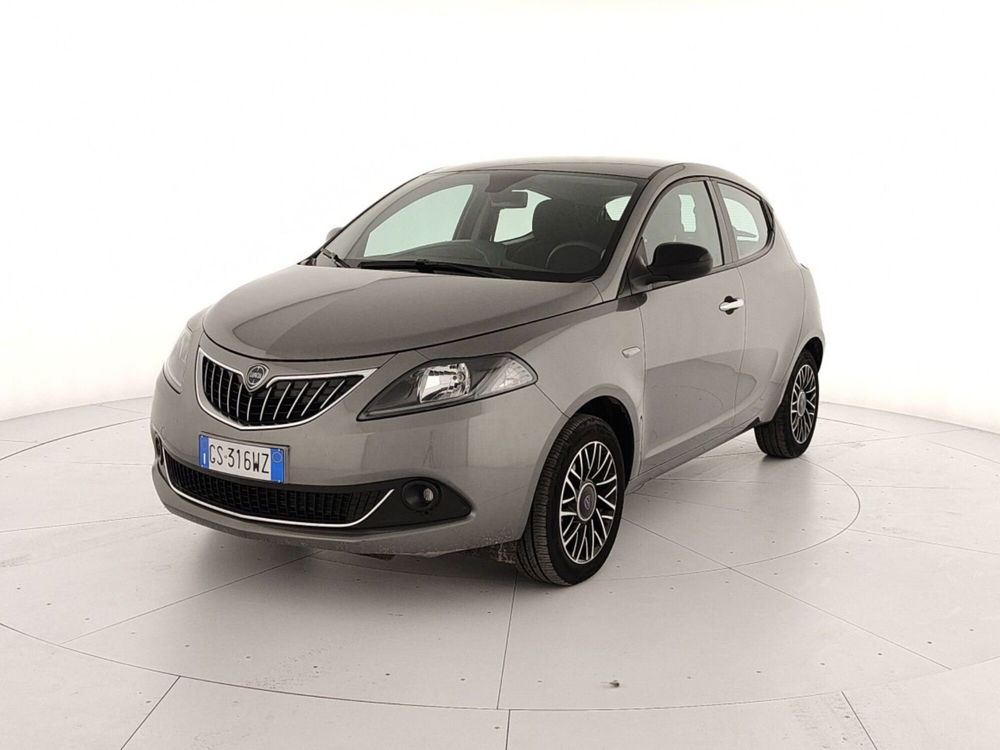 Lancia Ypsilon usata a Caserta (3)