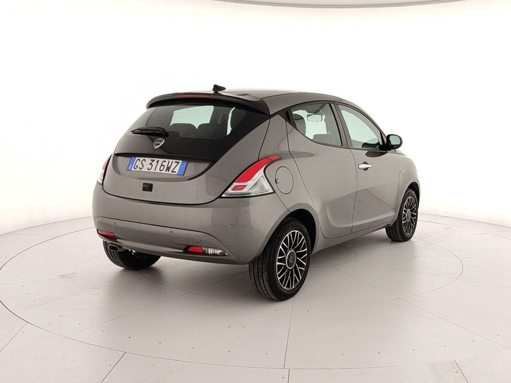 Lancia Ypsilon usata a Caserta (6)