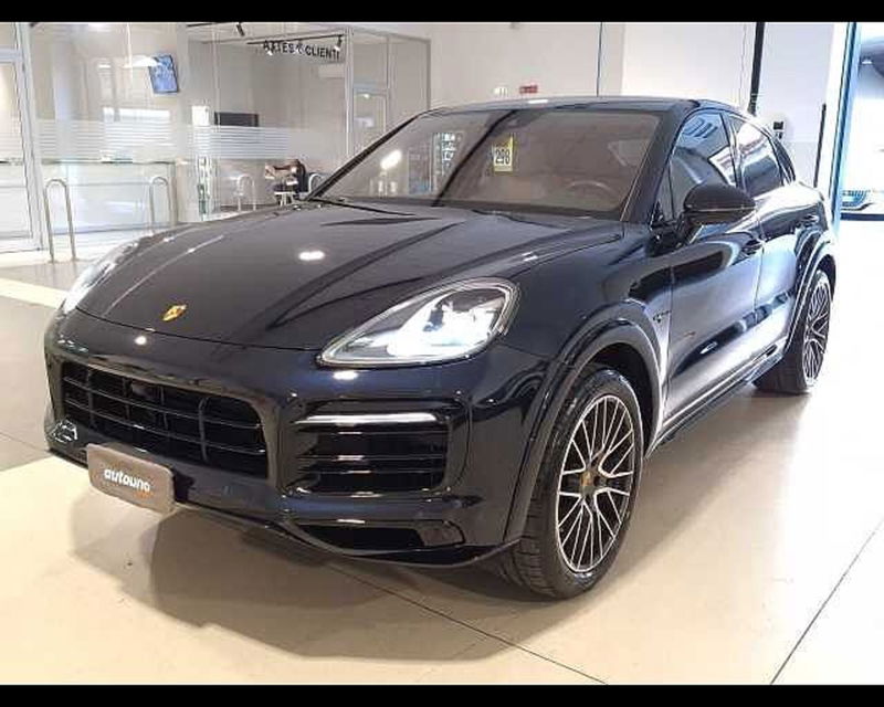 Porsche Cayenne 3.6 Platinum Edition del 2023 usata a Casoria