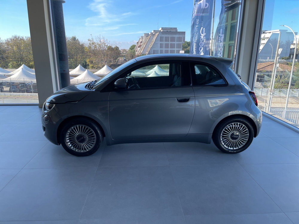 Fiat 500e nuova a Brindisi (2)