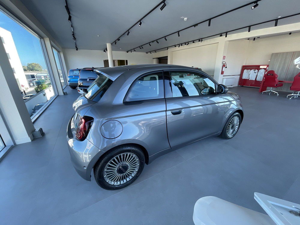 Fiat 500e nuova a Brindisi (6)