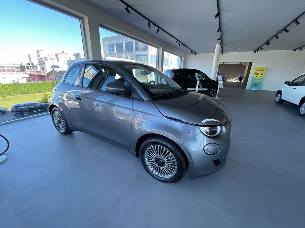 Fiat 500e nuova a Brindisi (8)