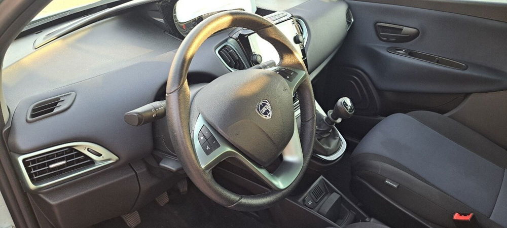 Lancia Ypsilon usata a Varese (10)