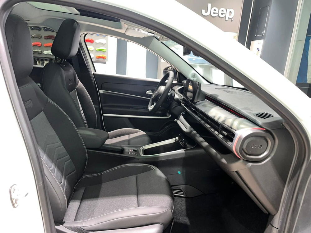 Jeep Avenger nuova a Milano (11)