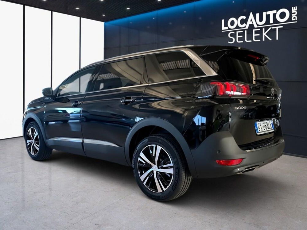 Peugeot 5008 nuova a Torino (5)