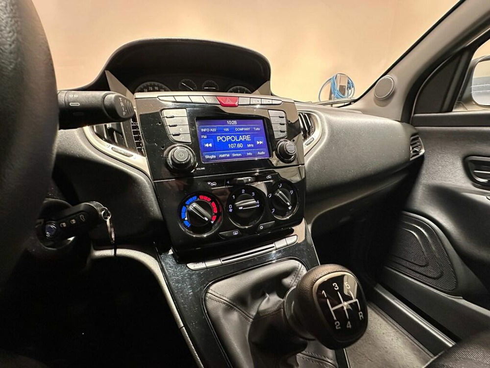 Lancia Ypsilon usata a Varese (3)