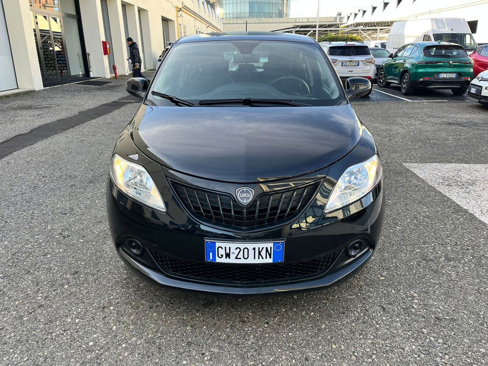 Lancia Ypsilon nuova a Milano (2)