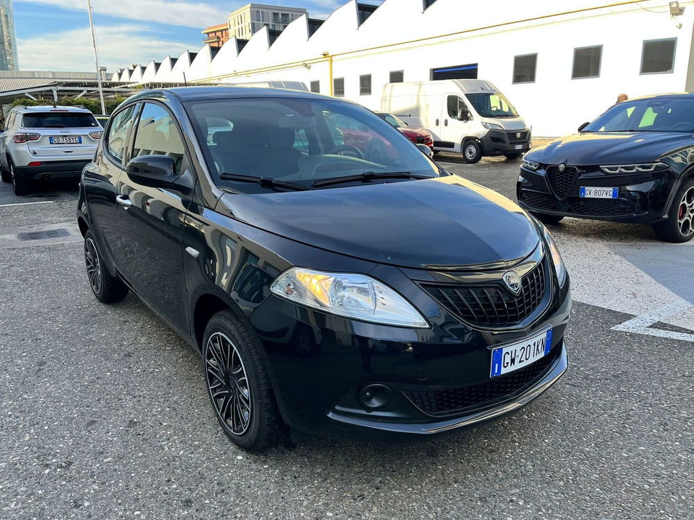 Lancia Ypsilon nuova a Milano (3)