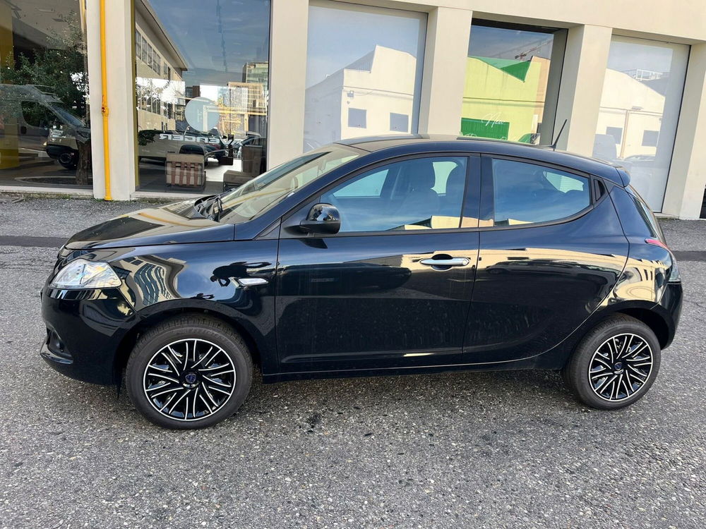 Lancia Ypsilon nuova a Milano (4)