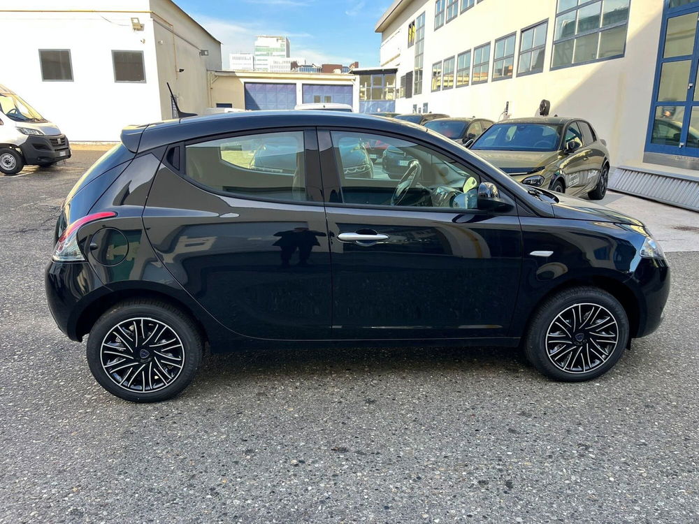 Lancia Ypsilon nuova a Milano (5)