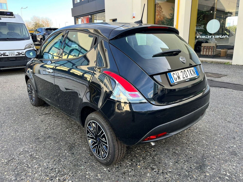 Lancia Ypsilon nuova a Milano (6)