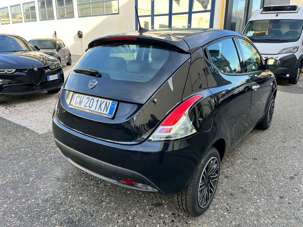 Lancia Ypsilon nuova a Milano (7)