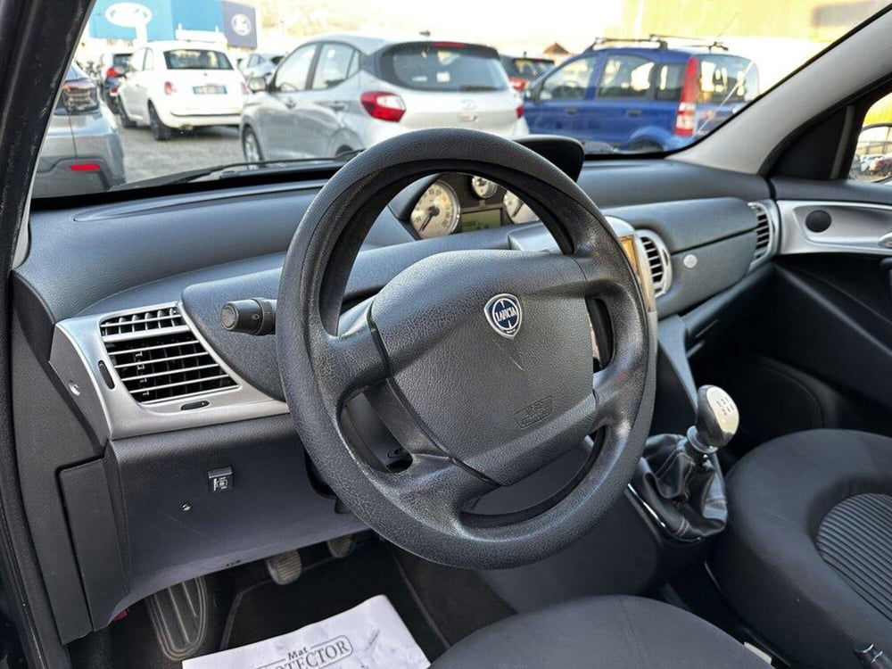 Lancia Ypsilon usata a Torino (8)