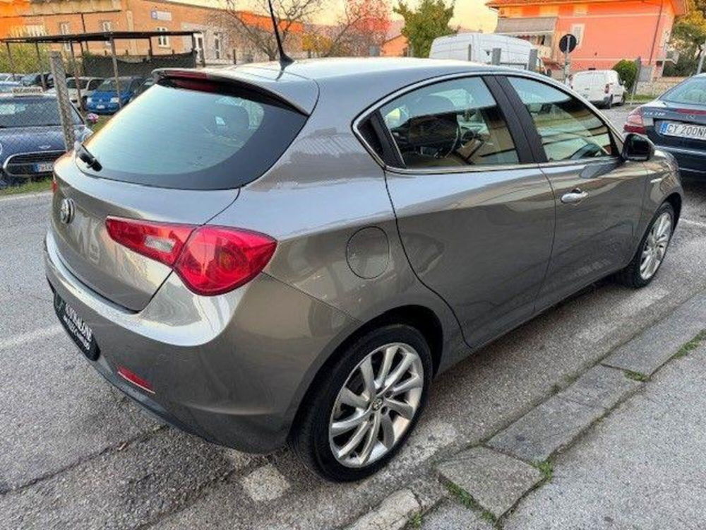 Alfa Romeo Giulietta usata a Pistoia (5)