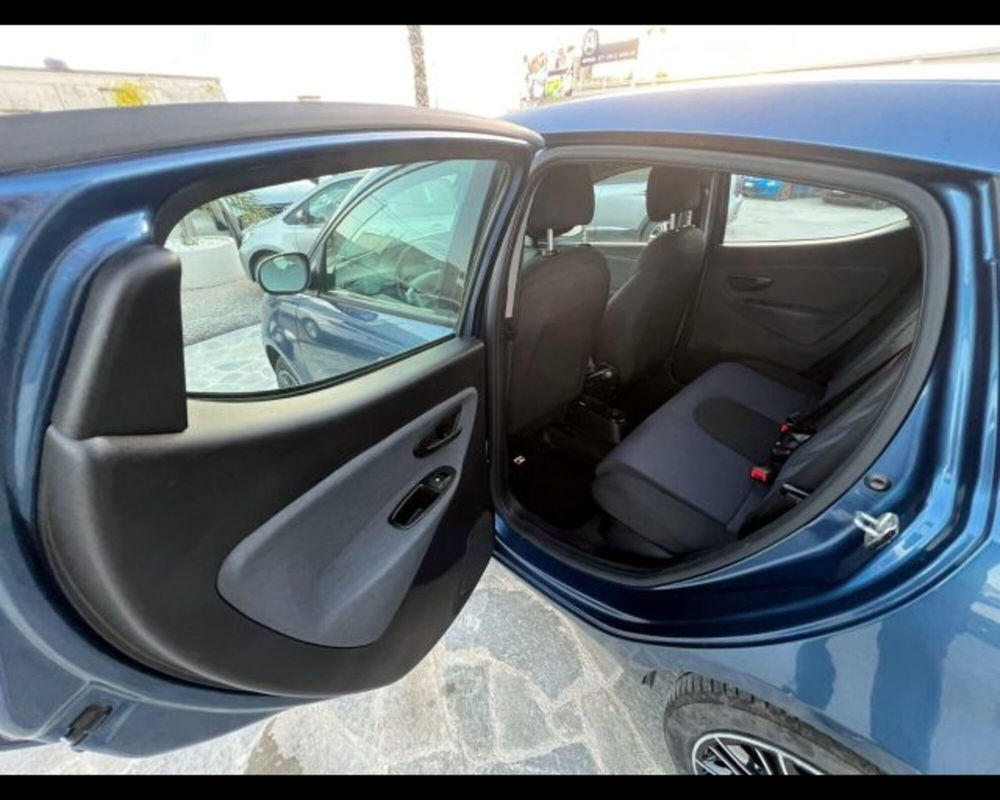 Lancia Ypsilon usata a Bologna (14)