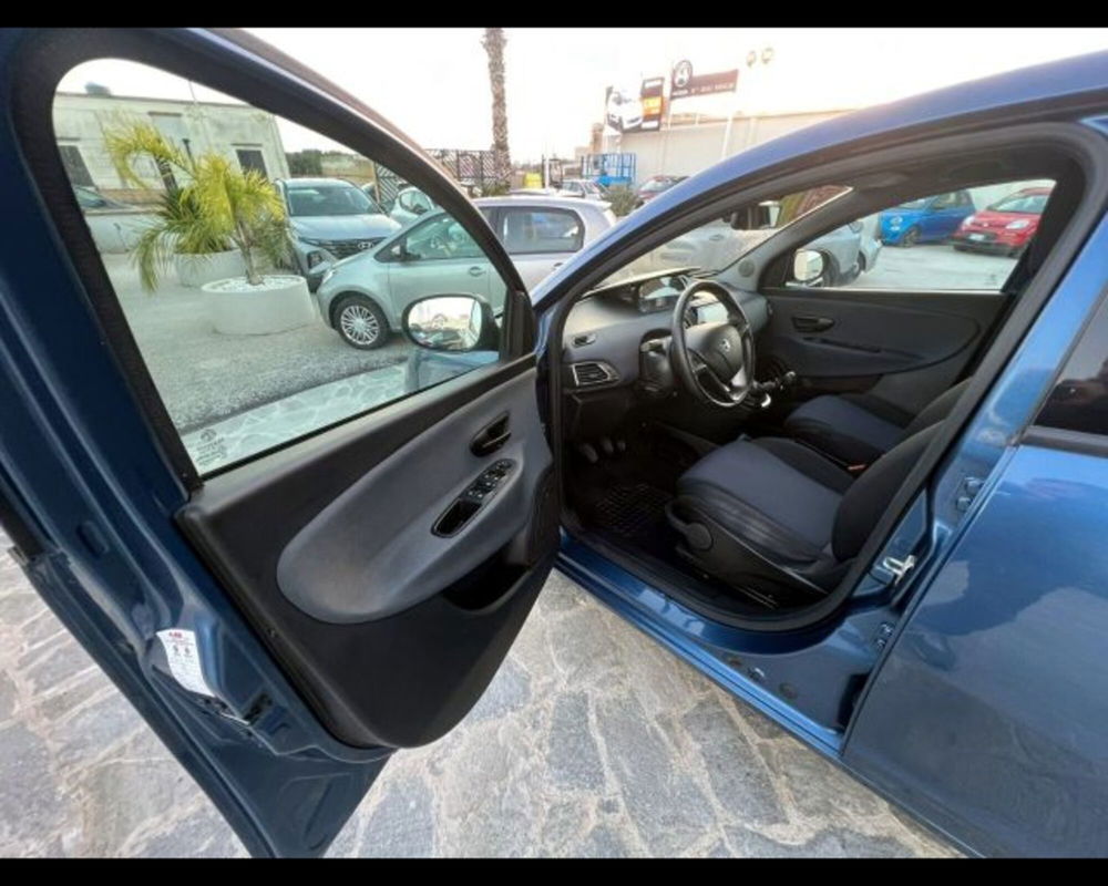 Lancia Ypsilon usata a Bologna (9)