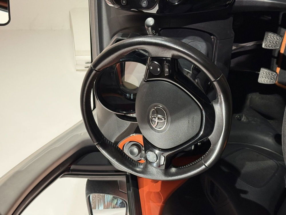 Toyota Aygo usata a Lecco (7)