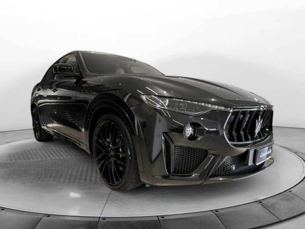 Maserati Levante nuova a Modena (14)