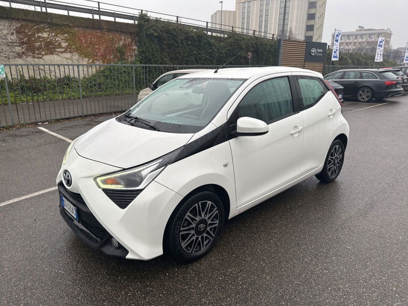 Toyota Aygo Connect 1.0 VVT-i 72 CV 5 porte x-play MMT del 2020 usata a Piacenza