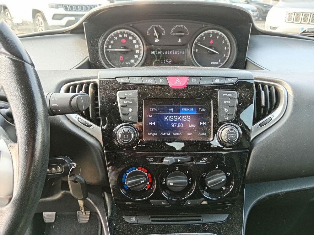 Lancia Ypsilon usata a Alessandria (12)