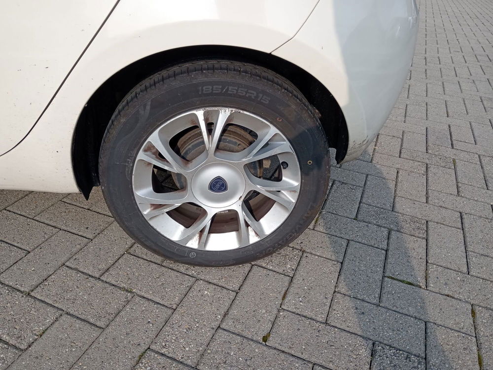 Lancia Ypsilon usata a Alessandria (9)