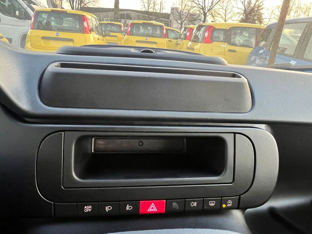 Fiat Panda Cross nuova a Milano (17)