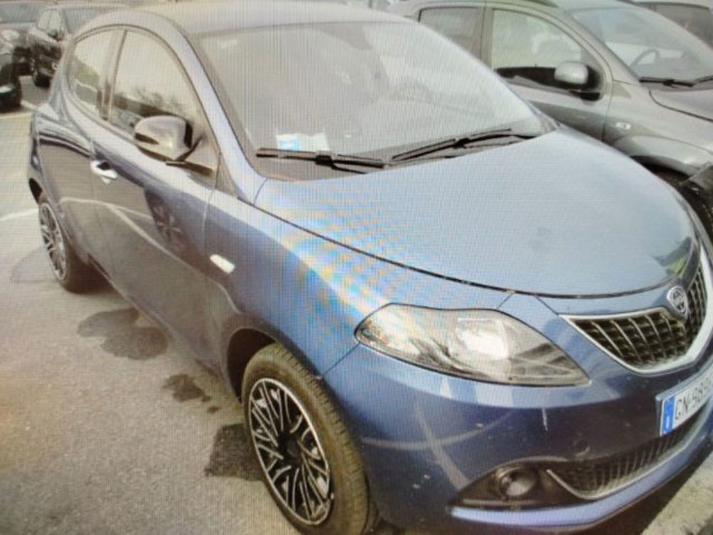 Lancia Ypsilon usata a Forlì-Cesena (2)