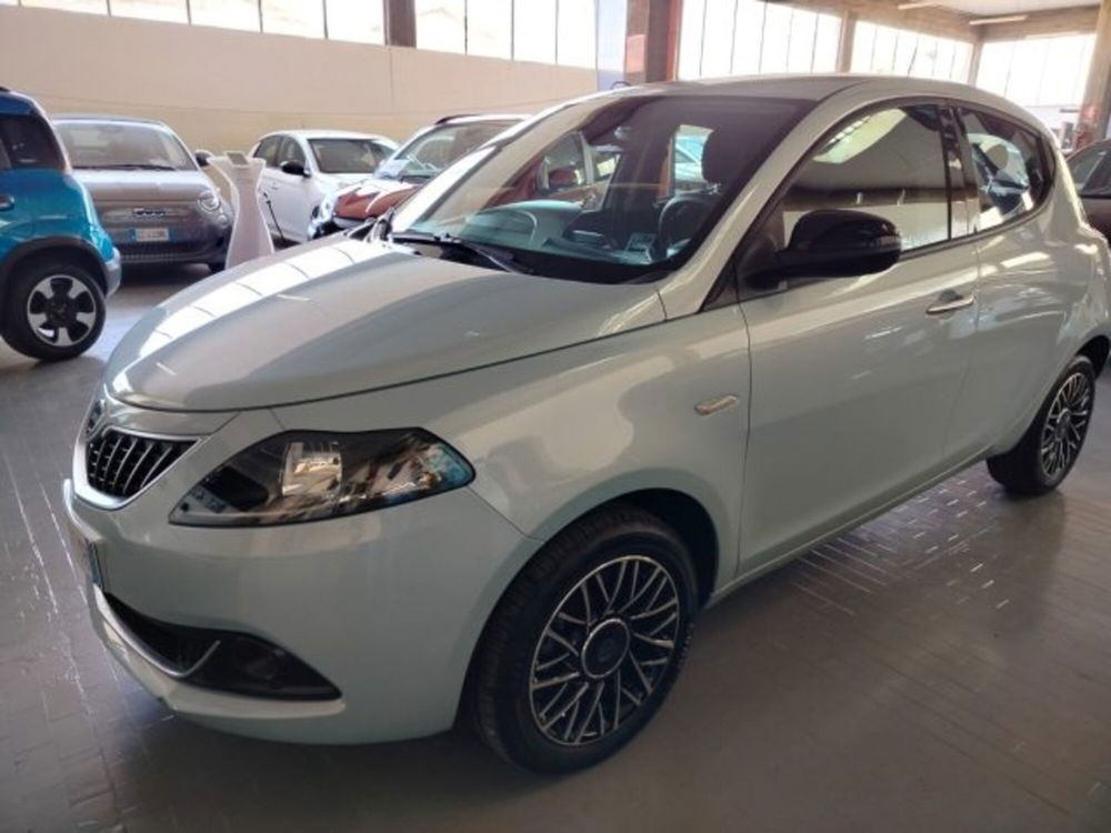 Lancia Ypsilon usata a Forlì-Cesena (2)