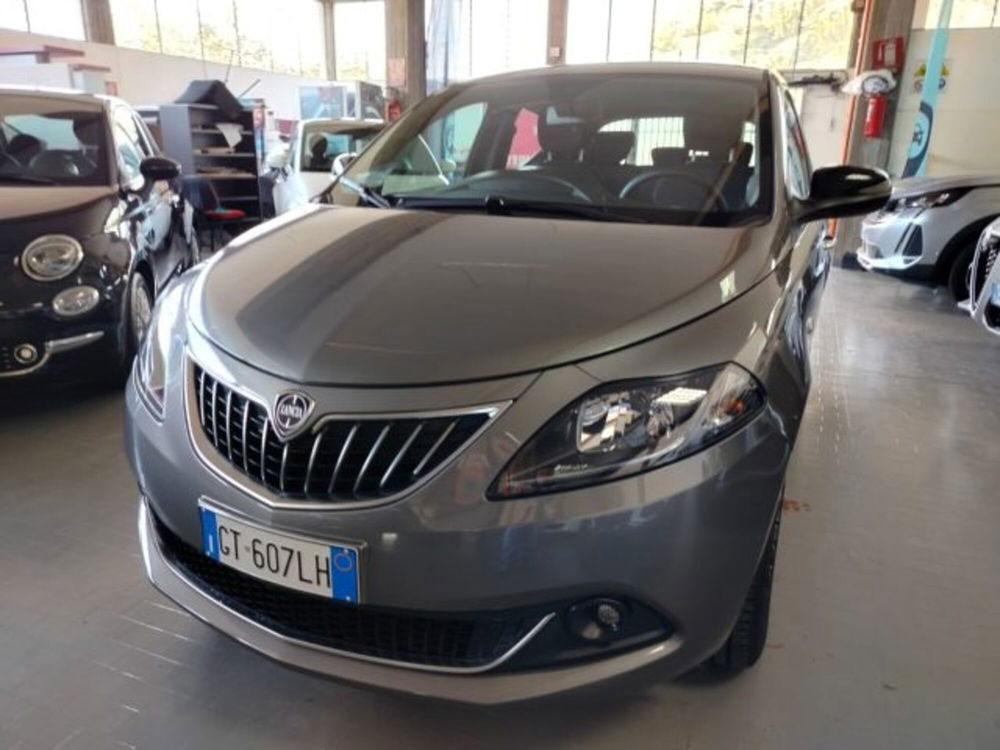 Lancia Ypsilon usata a Forlì-Cesena