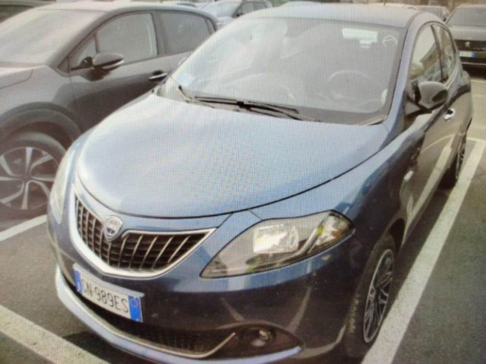 Lancia Ypsilon usata a Forlì-Cesena