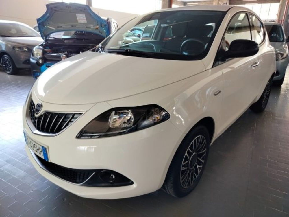 Lancia Ypsilon usata a Forlì-Cesena (3)