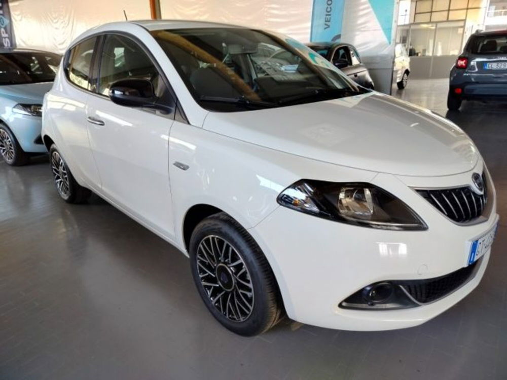 Lancia Ypsilon usata a Forlì-Cesena (7)