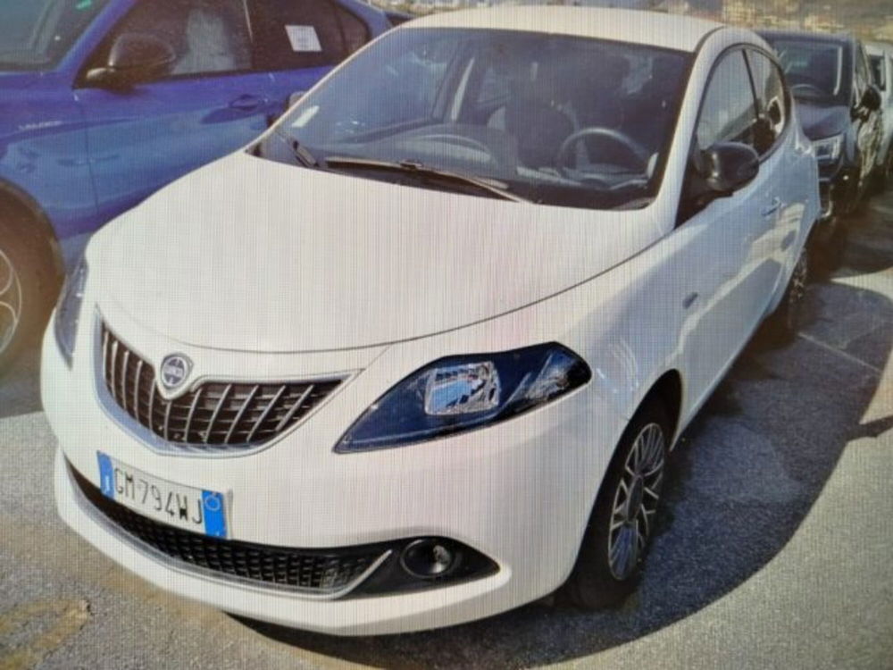 Lancia Ypsilon usata a Forlì-Cesena