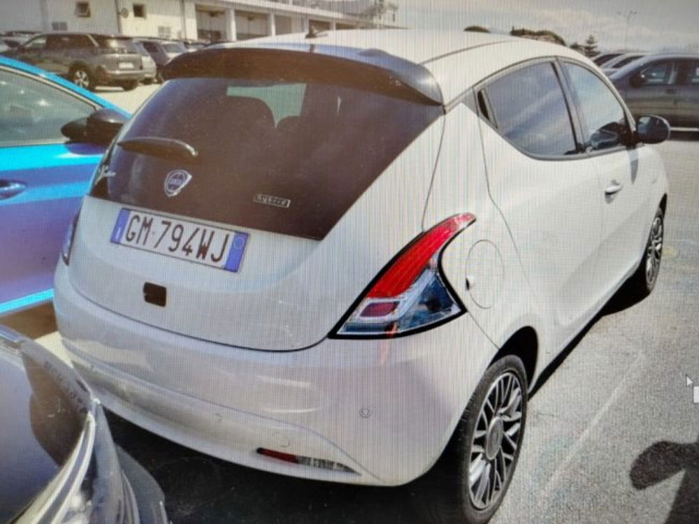 Lancia Ypsilon usata a Forlì-Cesena (2)