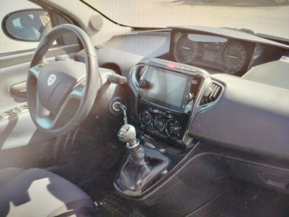 Lancia Ypsilon usata a Forlì-Cesena (3)