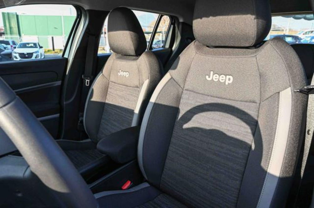 Jeep Avenger nuova a Torino (14)