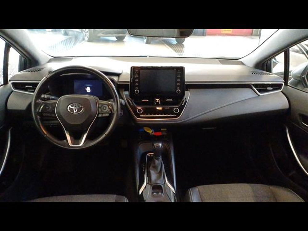 Toyota Corolla Touring Sports usata a Milano (9)