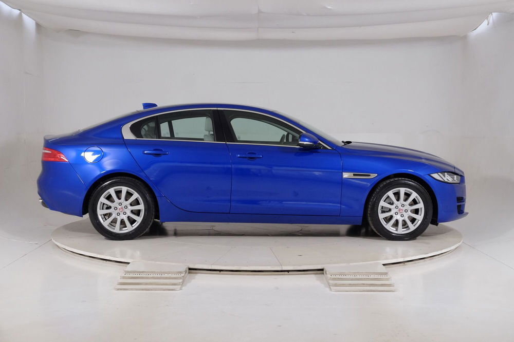 Jaguar XE usata a Torino (6)